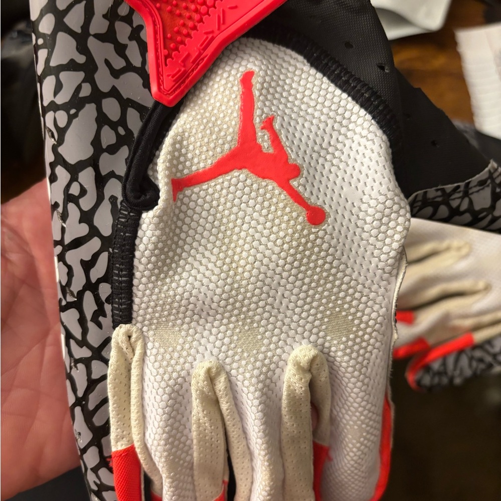 Jordan Men's Gloves - White and Red
